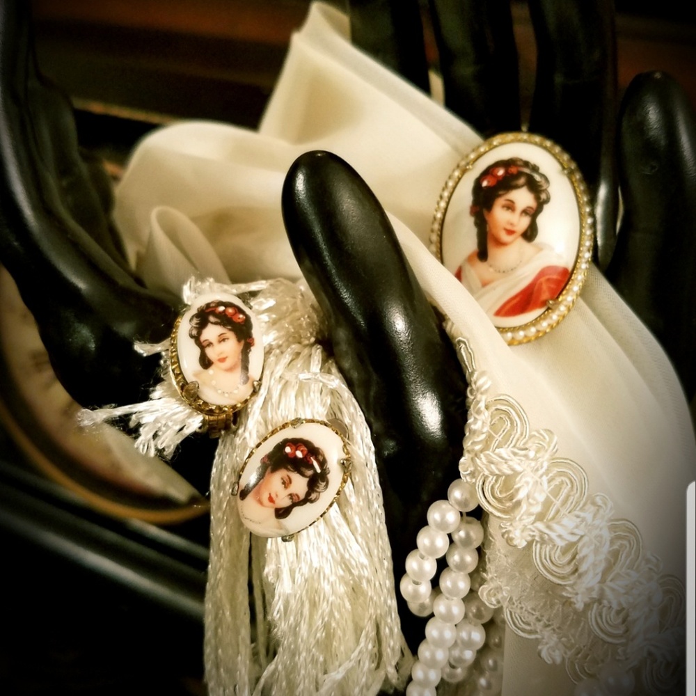 Limoge Cameo Set! Beautiful!